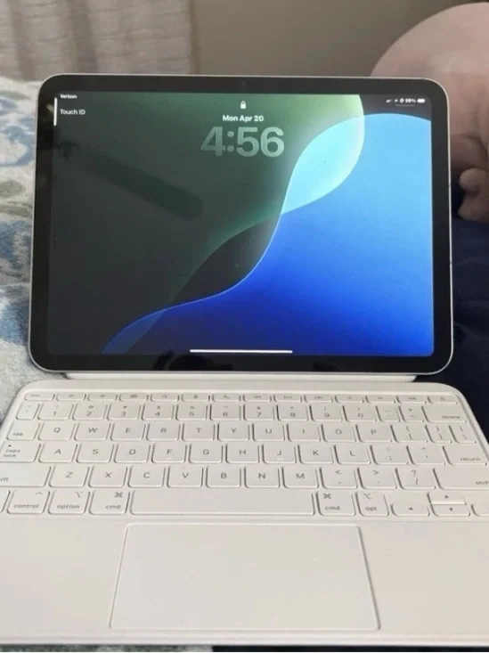 Apple iPad 16 with White magic Keyboard and Apple Pencil
