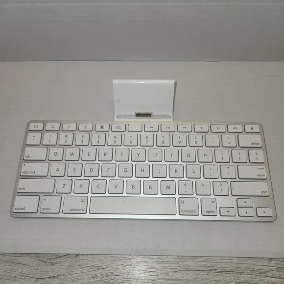 Apple iPad Keyboard Dock A1359 White C1