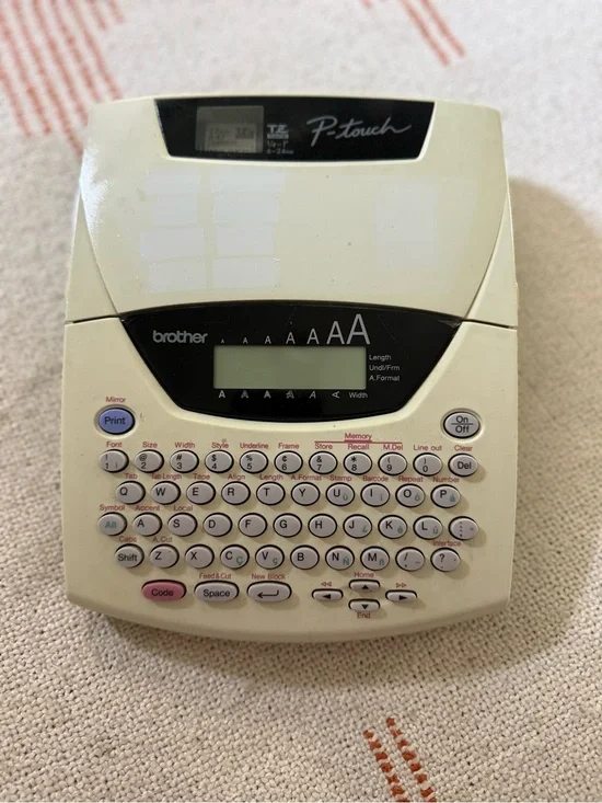 Brother P-touch Label Maker PT-2400/2410 Thermal. READ DESCRIPTION