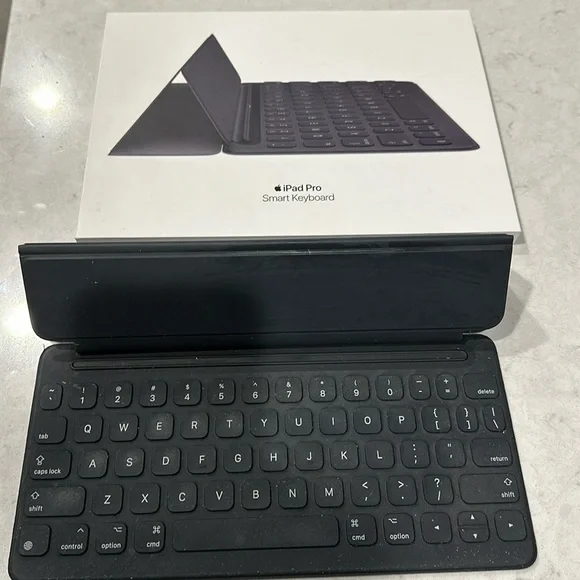 Apple iPad Pro Smart Keyboard Folio - Black