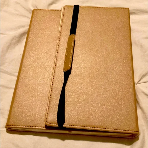 IPad trifold holder + magnetic Bluetooth keyboard