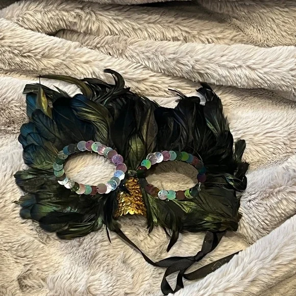 Pottery Barn Black Feather & Sequin Face Mask (NEW Condition) Mardi Gras