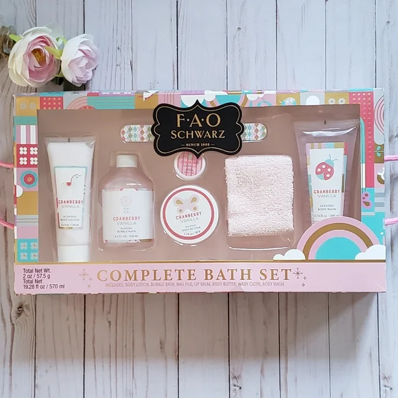 FAO Schwarz Girls Complete Bath Gift Set NWT in Gift Box