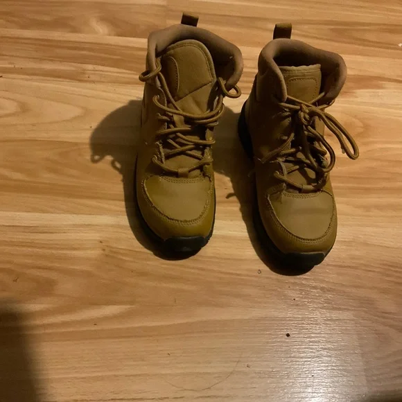 Nike manoa‎ lace up leather high top