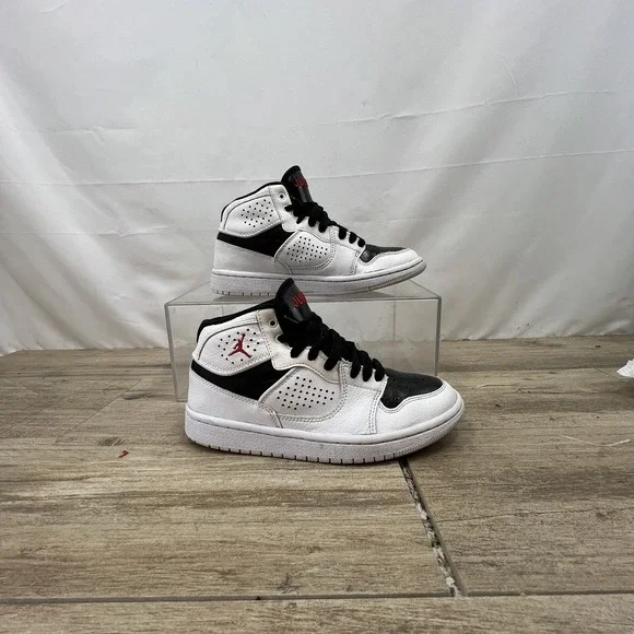 Nike Jordan Access White/Gym Red-Black - Size 4Y