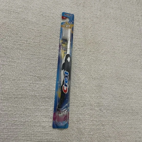 New Crest‎ Black & White Orca Killer Whale Collectible Toothbrush #40 For Child