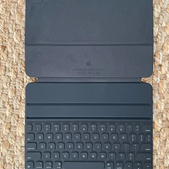 Apple iPad Smart Keyboard Folio