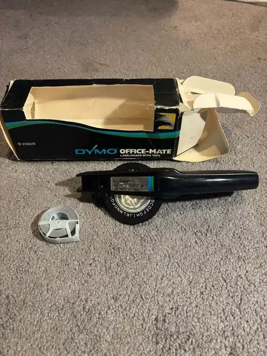 Vintage Esselte Dymo Labelmaker Organizer 1610-03 w/Box & Tape *rare* (sc)