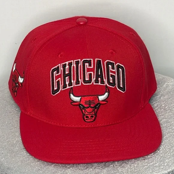Chicago Bulls Pro Standard Red Snapback Hat – Premium NBA Licensed – New(B68)✨✨