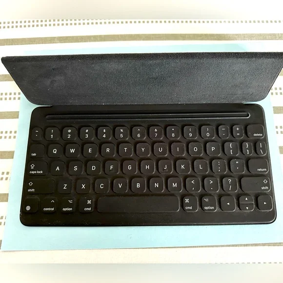 Apple Smart iPad Keyboard iPad Pro 10.5-inch, Open Box