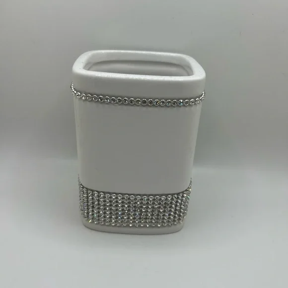 NWT bella luxx toothbrush holder