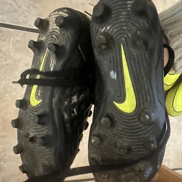 Nike Black Athletic Footwear‎