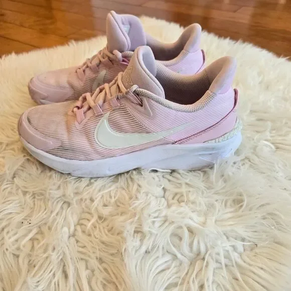 🥳 Host Pick! Girls Nike Star Runner 4 Pink And White