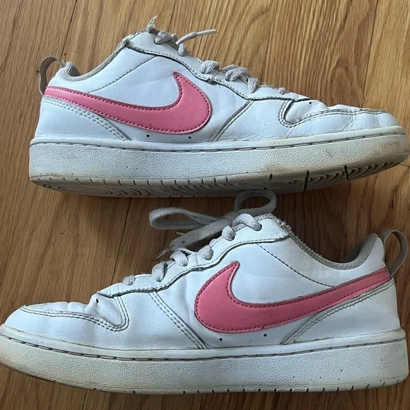 Nike Court Borough Low 2 GS in white and Hyper Pink- 6Y