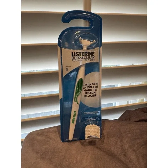 Listerine UltraClean Access Flosser W/ Disposable Refill Heads Johnson & Johnson