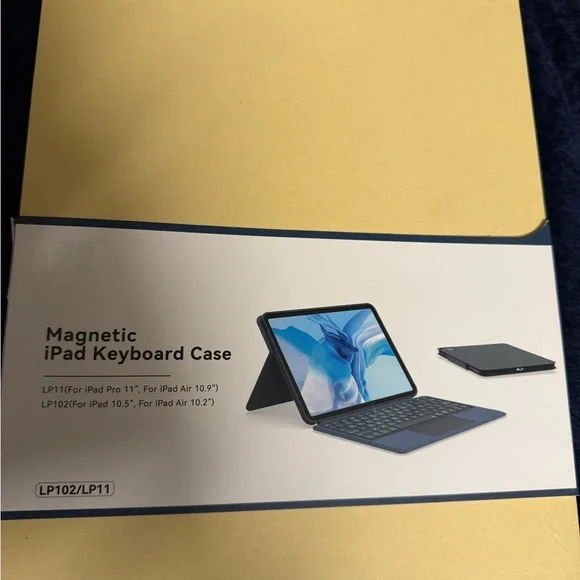 Magnetic iPad Keyboard Case - Black Brand new