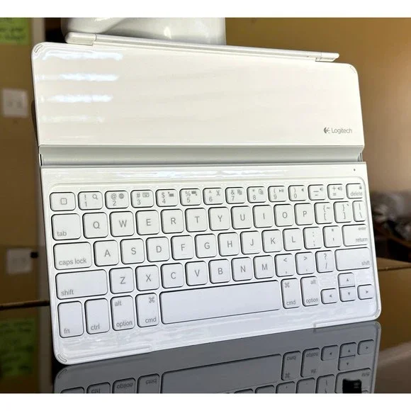 White Logitech Ultrathin Bluetooth Keyboard Tablet Cover Low Profile iPad 2/3/4