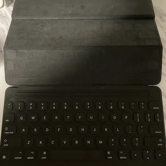 Apple MX3L2LL/A Smart Keyboard Folio/Case - Black