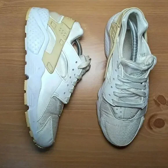 Nike Air Huarache Run Size 5Y 904538-100