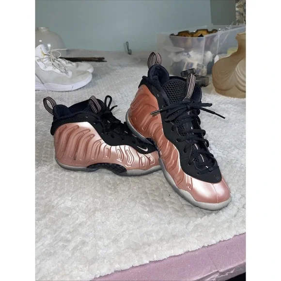 Nike Air Foamposite One Elemental Rose Size Y6‎