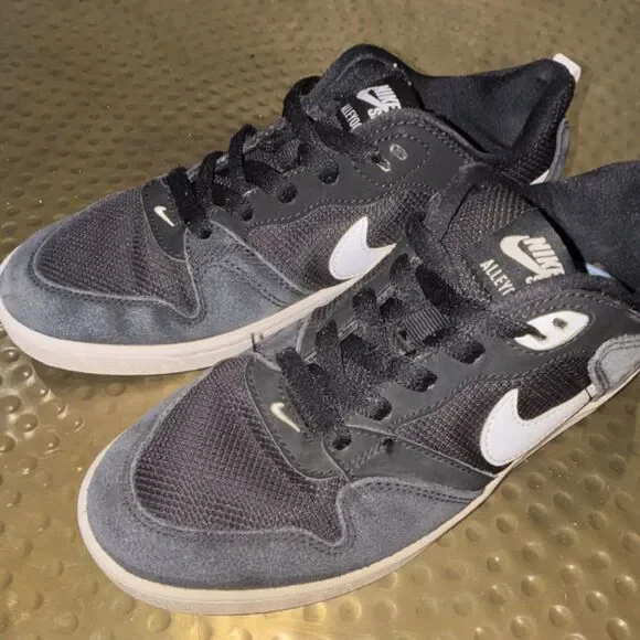 Nike SB Alleyoop Low Top Skate Shoes Black/Gray White Swoosh US size 5Y