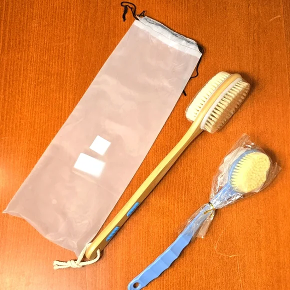2 Piece Exfoliating Brush‎ Set