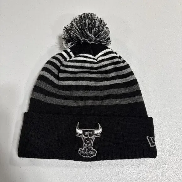 New Era Hardwood Chicago Bulls Hat Beanie Windy City Pom Pom Beanie Black Gray