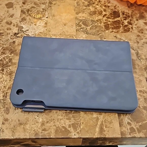 Logitech yltra-thin keyboard folio i5