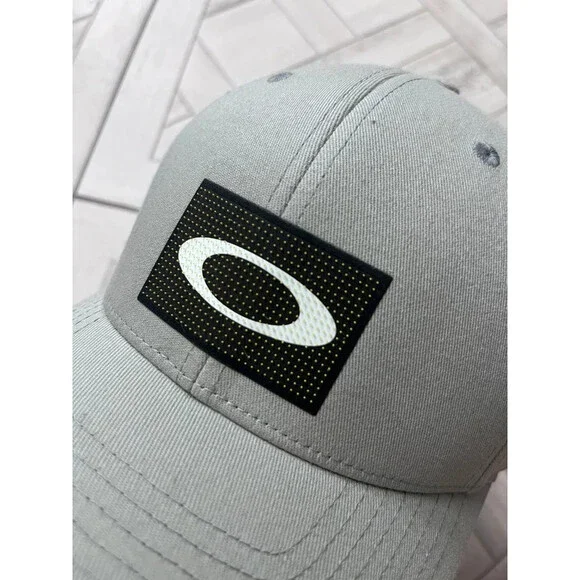 Oakley Flexfit Hat Cap Gray S/M Stretch Fit Golf Casual Logo Cap