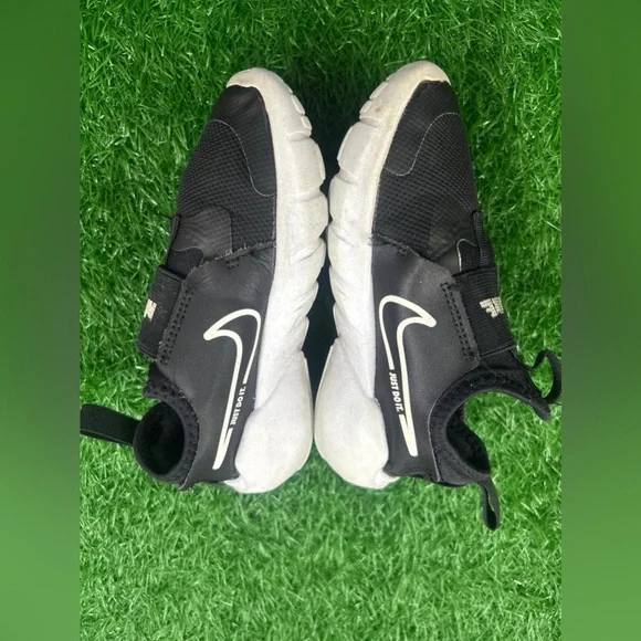 Nike Kids' Flex Runner 2 Sneaker Size 10.5‎ C