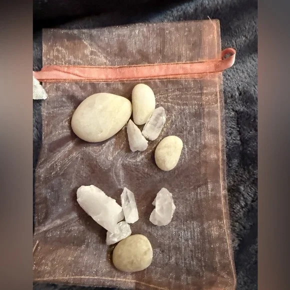 Aroma & Crystal Eucalyptus Shower Therapy Pouches. Comes with 2 mil Eucalyptus
