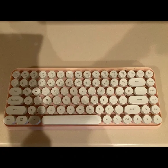 COPY - Pink Bluetooth keyboard