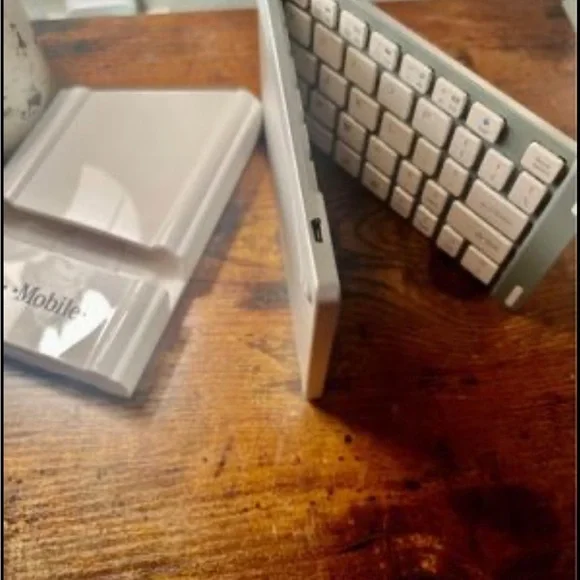 **Brand New** Zoom Bluetooth Foldable Keyboard, Special T-Mobile edition