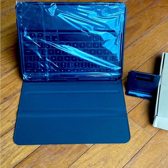 Wireless light up keyboard, for iPad Pro, 12.9 and protective case.
