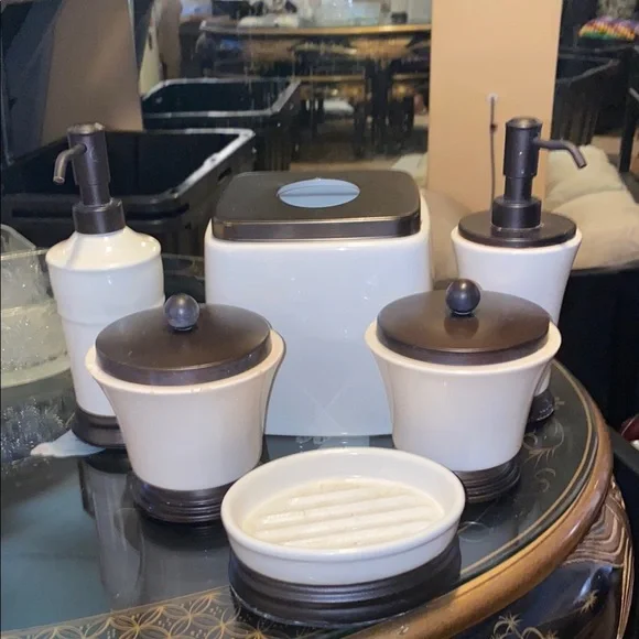 Chic Black and White Bathroom Accessory Set