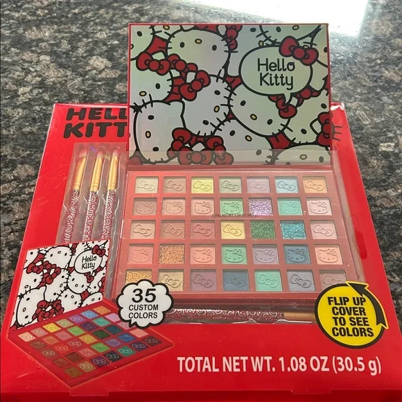 HELLO KITTY SHADOW PALETTE & BRUSHES NWT