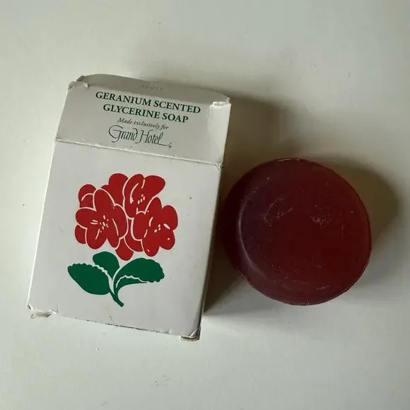 Vintage Grand Hotel Geranium Glycerine Bar Soap, Round, Boxed, Red‎