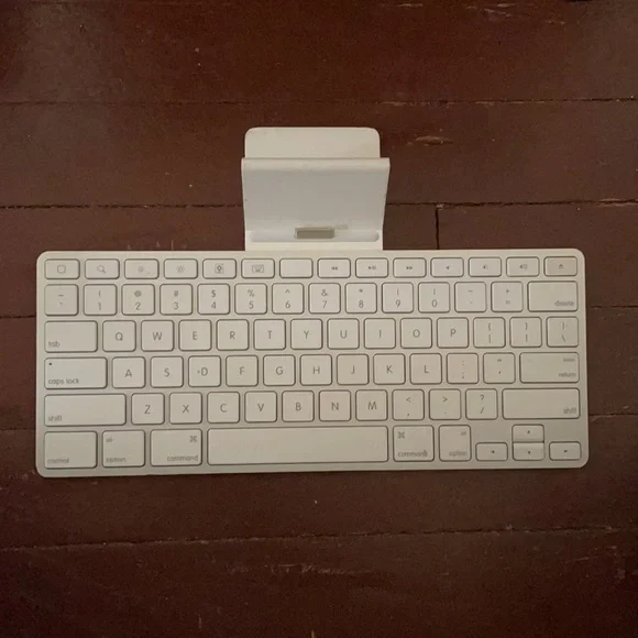 Apple IPad Detachable White Keypad, model A1359