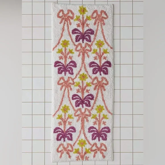 NWT Bow Damask Bath Runner in Cream 20” x 50”