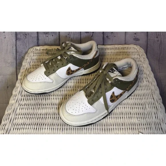 Nike Dunk Low Olive DX9282-100y‎ Youth 4.5. EUC