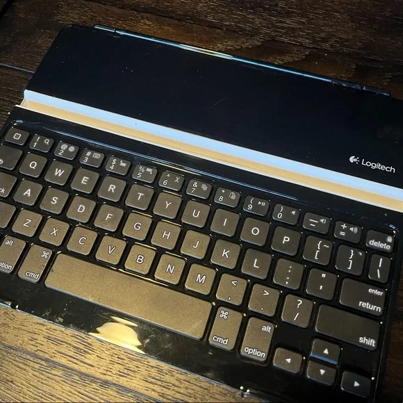 Logitech 920-004013 Ultrathin Keyboard Cover for iPad - Black