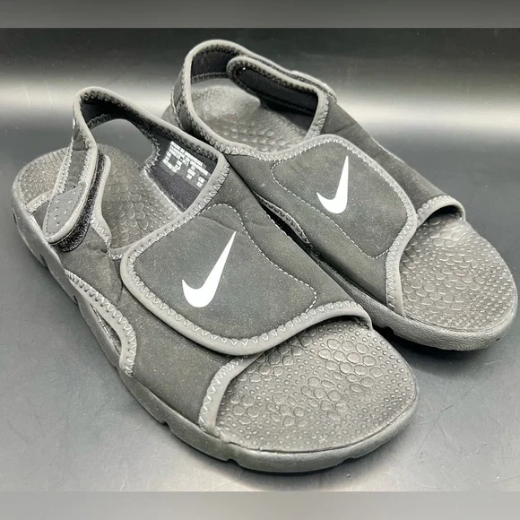Nike Kids Black Sandals with White Swoosh-‎ Size:3Y