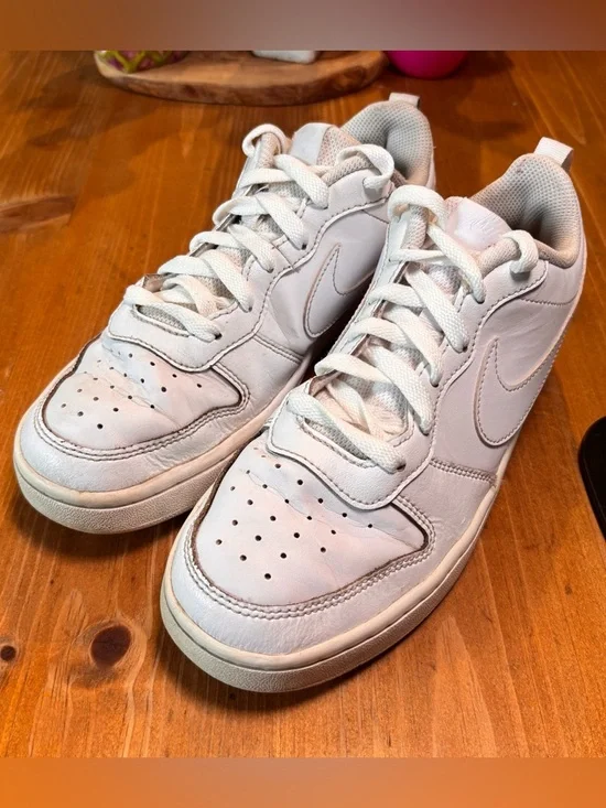 Nike youth court borough low sneakers triple white 6y