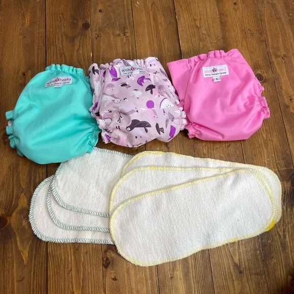 Apple Cheeks size 1 bundle of 3 pockets diapers and inserts