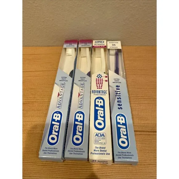 Vintage 1993 1996Oral B 35 Sensitive Straight Control Grip Toothbrush Lot 4 USA