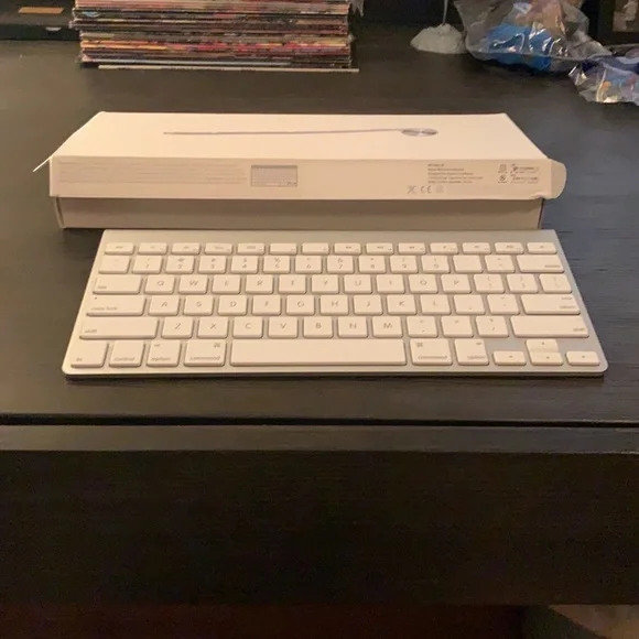 Like new apple wireless keyboard