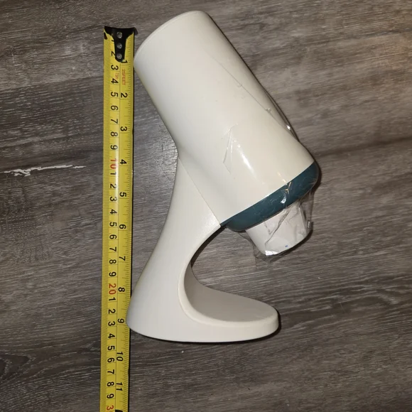 Modern White and‎ Blue Bath Accessory
