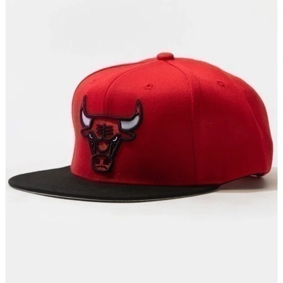 NWT. MITCHELL & NESS Chicago Bulls Snapback Hat