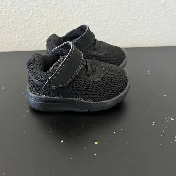 Nike Kids Tanjun Black Shoes Sneakers Size 2C Style 818383-001
