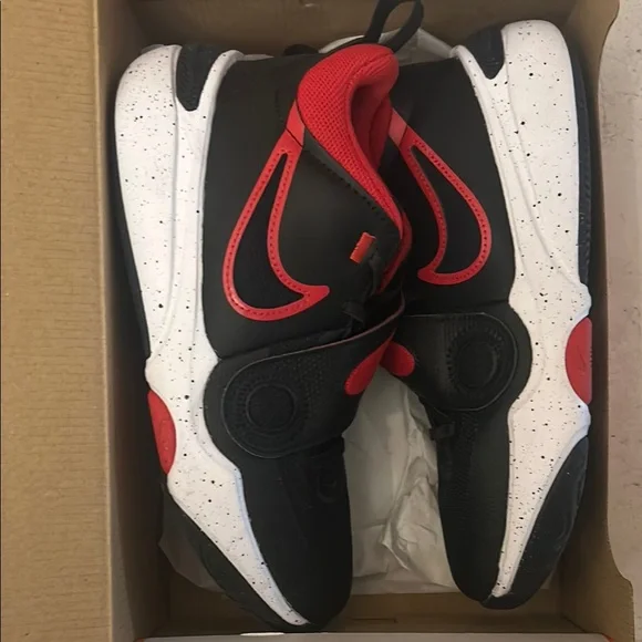 Nike Youth Team Hustle D 11 Black and Red Sneakers Size 6Y